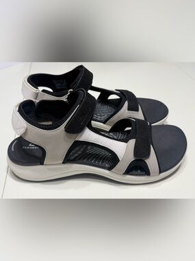 New Clarks Cloudsteppers Sandals Size 11